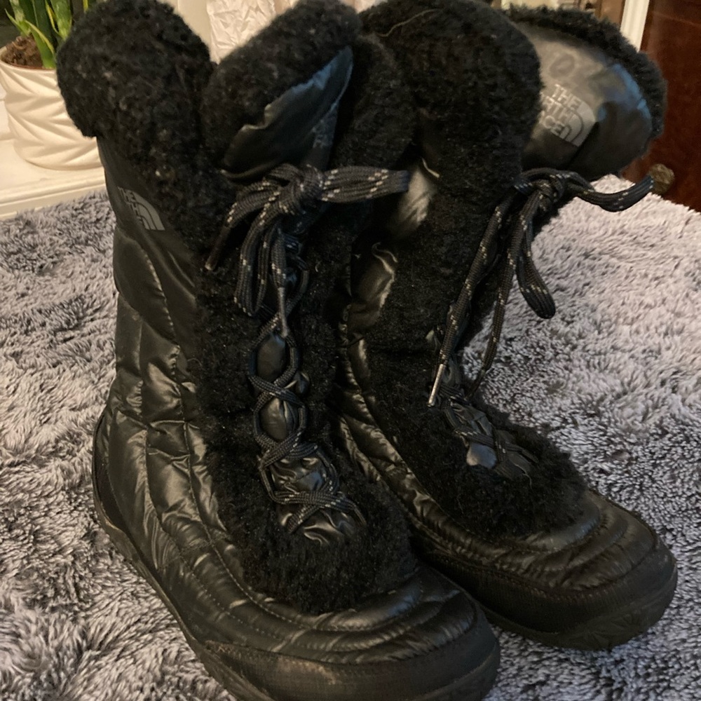 The North Face Goose Down Puffer Style Women’s Winter Boots size 7